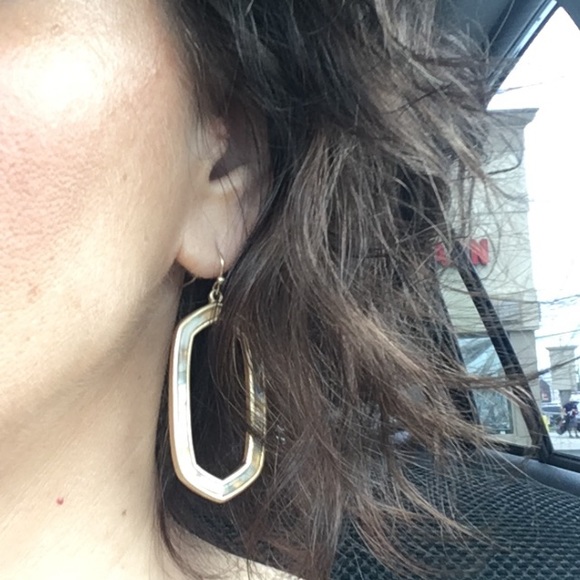 Hexagon enamel earrings - Picture 3 of 3